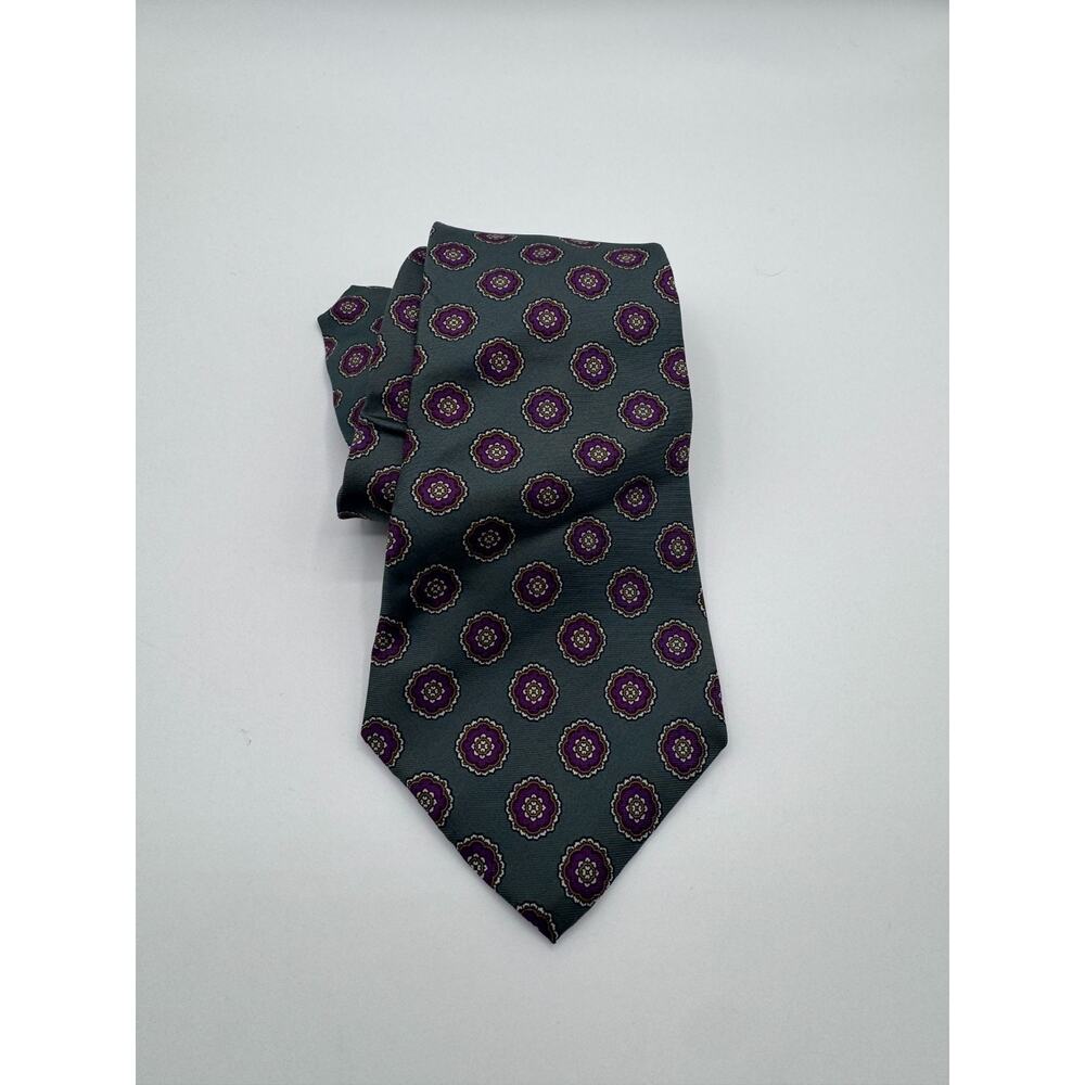 ROYAL CLUB gray w purple flower 100% silk tie